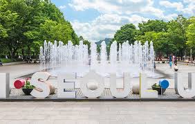 Located at the center of the park, the i•seoul•u sign is already becoming a popular place for both tourists and seoulites to pose for fun photos while passing by the site. Seoul Photo Zones I Seoul U