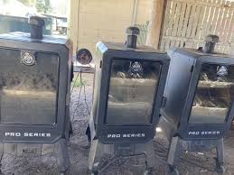 The Pigs are smelling GREAT!!!! Pork Dinner plus Rump Roasts Plus BBQ  Chicken and Roast Veggies and don't forget the crunchy Pork Crackling,  Gravy and Apple Sauce. Roast dinner is served at