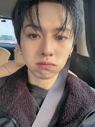 He stuffed a cookie in his mouth and then took this photo...I love him 😆💖