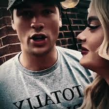 Roberto Mancilla's Instagram, Twitter & Facebook