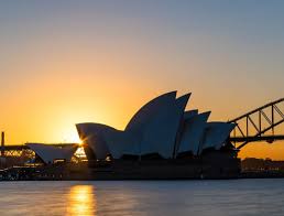 The Sun Was Kind Enough To Set Right Behind The Sydney Opera House And Lighting Up The Sky With Some Amazing Colours And Places To Go Sydney Opera House Photo