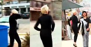 Beauty points sammeln & mit der douglas beauty card von exklusiven vorteilen profitieren. Raquel Argandona Se Espanto Y Salio Arrancando Al Ser Sorprendida Trotando En La Playa Glamorama