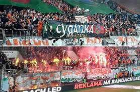 Narozenin domácí skupiny a galapředstavení obou táborů v hledišti. Zaglebie Lubin Miedz Legnica 17 02 2019