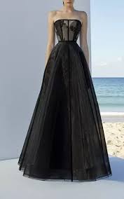 The Couture Designer Knows How To Make A Woman Feel Glamorous Attracting Fans That Include Jennifer Lopez Isla Fishe Fashion Evening Dresses Gorgeous Dresses