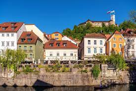Slovenia is a small but topographically diverse country made up of portions of four major european geographic landscapes—the european alps, the karstic dinaric alps, the pannonian and danubian lowlands and hills, and the mediterranean coast. Ljubljana Top Sehenswurdigkeiten Fur Alle I Feel Slovenia