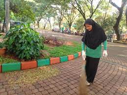 Google has many special features to help you find exactly what you're looking for. Demi Bertahan Hidup Nenek Sinot 20 Tahun Lakoni Tukang Sapu Jalan Okezone Nasional