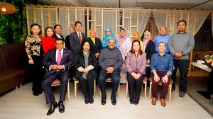 Ali bin hamsa (born 29 august 1955) is the 13th chief secretary to the government of malaysia, serving as chief secretary from 24 june 2012 to 30 august 2018. Ybhg Tan Sri Dr Ali Hamsa Malaysian Embassy Helsinki Facebook