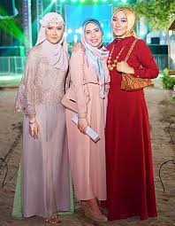 Alhasil nama dian pelangi menjadi nama desainer muda dalam bidang fashion muslim yang semakin lama semakin mendunia. ãƒƒ 25 Model Gaun Pesta Muslim Ala Dian Pelangi Terbaru 2020