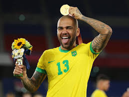 Ailton alves lacerda krenak omc, mais conhecido como ailton krenak (itabirinha, 29 de setembro de 1953), é um líder indígena, ambientalista, filósofo, poeta e escritor brasileiro da etnia indígena crenaque. Cs2bvdzgrykydm
