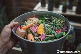 Sampah organik terdiri dari sampah dapur (sisa makanan, bagian sayuran yang tidak dimasak, kulit buah dan sebagainya), sampah halaman. 9 Cara Membuat Pupuk Kompos Dari Sampah Rumah Tangga Rumah123 Com