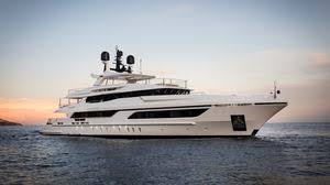 Delivered to a proud yacht owner in 2010, this luxury yacht sleeps up to 12 guests in 5 staterooms and has accommodations for 7 crew. Fahrten Megayacht Lucky Me Baglietto Spa Mit Ruderhaus 6 Kabinen Aluminium