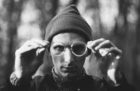 Vixen zmienił pisownię swojej ksywy na Vix.N. Ma to związek z tym, że YT  najprawdopodobniej "ucina" zasięg jego numerom, kojarząc pseudonim rapera z  portalem, który niekoniecznie ma związek z muzyką, a z