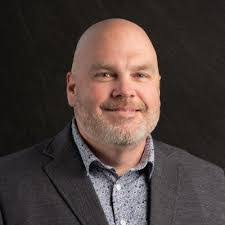 Robin Follett's Instagram, Twitter & Facebook