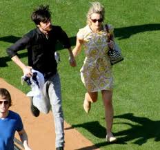 His sister, bonnie, the oldest, was born in 1973. Seth Avett And Susan Avett Dating Gossip News Photos