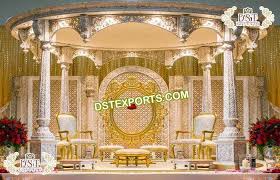This Mandap Setup Consist Four Fiber Carved Pillars With Arc And Inner Arc Six Mandap Chairs S In 2020 Mandap Hindu Wedding Decorations Wedding Backdrop Decorations