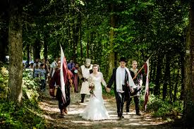 Kissweddings Die Hochzeit Von Mandy Und Axel Auf Burg Rabeneck Hochzeitsfotograf Nurnberg