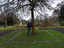 Der botanische sondergarten wurde ursprünglich als schulgarten im jahre 1926 vom wandsbeker lehrerverein gegründet. Hamburger Wochenblatt Online Fest Im Schonsten Garten Helge Masch Feiert 40jahriges Dienstjubilaum Von Martin Jenssen Wandsbek Ein Garten Darf Nie Langweilig Werden Es Muss Fur Die Besucher Immer Etwas Zu Entdecken Geben