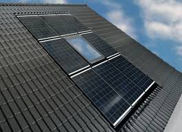 Velux Und Braas Kooperieren Fur Nahtloses Dachfenster Photovoltaik Indach Konzept Dachfenster Flachdach Fenster Dach