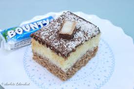 Hier findest du eine auswahl der beliebtesten blechkuchenrezepte für jeden geschmack und jeden anlass. Bounty Kuchen Rezept Als Blechkuchen Oder Fur Die Springform Absolute Lebenslust