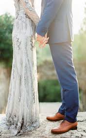 Par de noivos para bodas de prata ou simplesmente para noivos que utilizem as cores branco e prata no seu casamento. Bodas De Prata Qual O Significado Como Organizar E Decorar