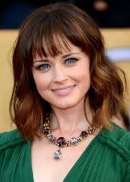 30 Best Hairstyles For Big Foreheads Herinterest Com Medium Hair Styles Bangs With Medium Hair Haircut For Big Forehead