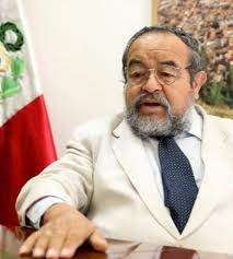 Conocen a Walter Alva, no? Es un arqueólogo, y descubridor científico de  las Reales Tumbas del Señor de Sipán, dándolas a conocer al mundo y  protegiéndolas de los huaqueros que antes las