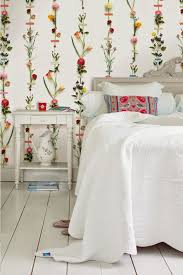Lia Leuk Interieur Advies Lovely Interior Advice Flowers In Your Interior Decoracao Do Dormitorio Guirlanda De Flores Decoracao De Quarto