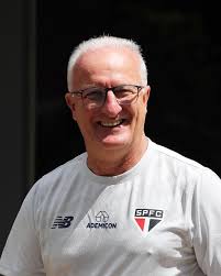 Com Dorival sorridente, São Paulo se reapresenta com novos uniformes de  treino; veja fotos