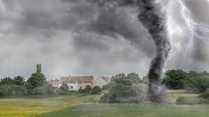 Ein heftiger tornado zog über deutschland (michel) und zerstörte sämtliche häuser und knickte bäume. Tornados In Deutschland Ein Tornado Pro Woche 50 Tornados Im Jahr Wetter De