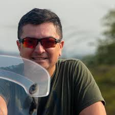 Ayer, enternado asesorando a un...