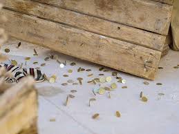 Turning The Tables When Jesus Showed Up In The Temple In Jerusalem And He Turned Over The Tables H Jesus Cleanses The Temple Money Changers Free Bible Images