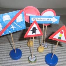 Verkehrsschilder haben ihren festen und wichtigen platz im straßenverkehr. Verkehrsschilder Basteln Im Kidsweb De