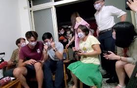 舉重是一項歷史悠久的運動，將槓鈴以雙手舉過頭，以舉起的槓鈴重量為勝負依據。男子舉重在 1896 年舉行的第一屆奧林匹克運動會時便已列為正式項目，但雖然早在 1987 年世界舉重錦標賽就已經有女子項目，卻直到 2000 年雪梨奧運時才成為正式項目。 Fjx5qocmu8a19m