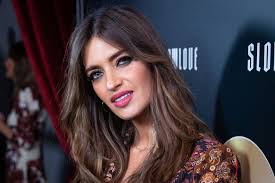 Sara Carbonero tiene los pantalones de lentejuelas perfectos