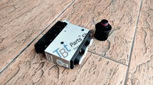 All numbers have been used for comparison purposes only. 0501 100 029 Solenoid Valve Level Control Volvo Oe No 3944717 3112823 4 Pins Fh12 1998 2005 Fh16 1998 2006 Fm9 2001 2005 Fm10 Fm12 1998 2005 Truck Fm7 Truck 4x2 6x4 8x2 8x4