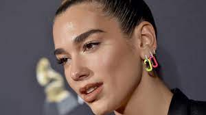 After working as a model, she signed with warner bros. Dua Lipa Debuted A New Manicure And It S Straight Fire Teen Vogue