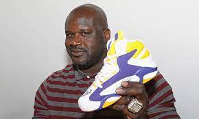 7' 1 320lb shaq makes everyday things look tiny. Shaq Gifts Teen 10 New Pairs Of Size 18 Sneakers Watch