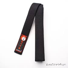 Schwere des stoffes, schnitt und farbe dieser bekleidung variieren stark zwischen den verschiedenen disziplinen und deren speziellen anforderungen. Karate Judo Gurtel Obi Schwarz