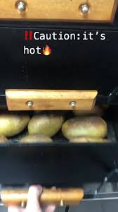 Consideri ca scufita rosie poate fi de folos si prietenilor sau cunostintelor tale? Potato Box Posts Facebook