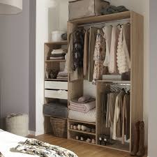 Les Produits Les Conseils Et Les Idees Pour Le Bricolage La Decoration Et Le Jardin Leroy Merlin Rangement Dressing Dressing Sous Escalier Rangement