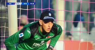 Questo quanto raccolto da tmw. Return To 90s Football Atalanta Goalkeeper Wears Cap