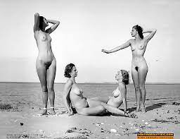 Vintage Erwachsene Fotos der Nackt Frauen und haarige Fotzen .. bei  vintageporno.me