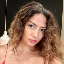 Olga Mills's Instagram, Twitter & Facebook