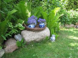 Keramiktöpfe und kannen im shabby chic sind wunderschöne nostalgische accessoires und unsere hölzernen pflanzenkübel erinnern wie die hübschen vogelhäuschen an den charme. Deko Ideen Shabby Chic Fur Den Garten Mein Schoner Garten