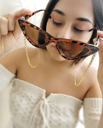 Nos sacamos los lentes un momento 🤝, para decirte: ÁNIMO, TÚ PUEDES 🙌🏻.  A veces es necesario leer un mensaje POSITIVO ✨🙏, en un mar de mensajes  negativos 🤗 ¡Que tengan un