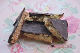 Bouchees Gourmandes Au Chocolat Caramel Beurre Sale Et Bretzel Les Bonheurs De Sophier Dessert Gourmands Caramel
