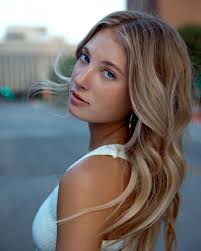 Ella Costello (@ella.costello.official) • Instagram photos and videos