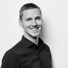 Dennis Pape's Instagram, Twitter & Facebook