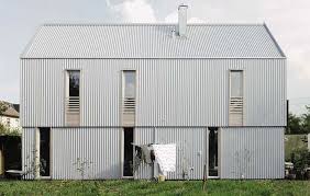 Neue Deutsche Welle Haus Des Jahres Mit Bemerkenswertem Preis Leistungs Verhaltnis In 2020 Architektur Wellblech Haus