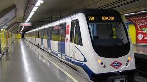Caída a la vía del metro. Horarios Del Metro De Madrid Emt Y Cercanias Renfe A Que Hora Abren Y Cierran En Nochebuena Y Navidad As Com
